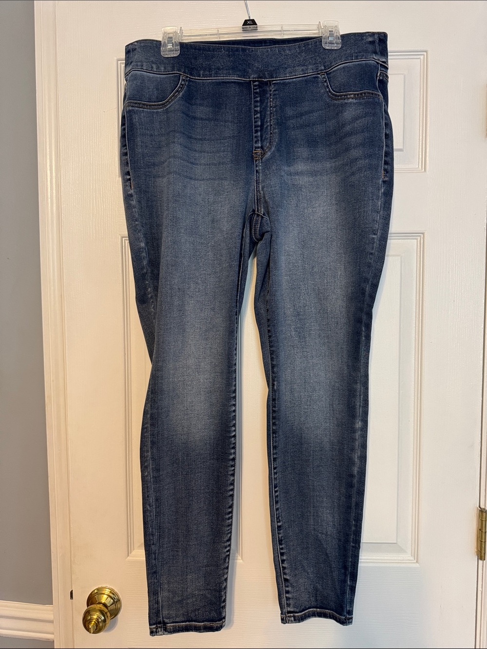 Classic Mid-Rise Medium Blue Women’s Jeans/jeggings. Super Stretch